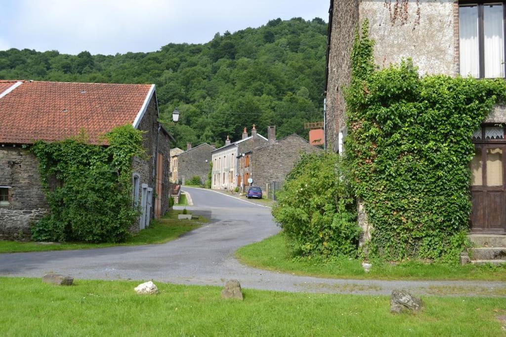 Authentic In Semoy Valley Ferienhaus